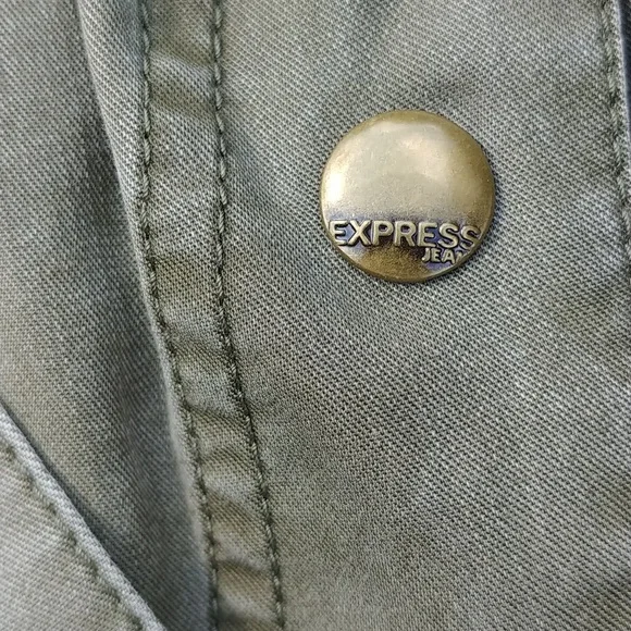 EXPRESS Front-Snap Skirt - Picture 4 of 13